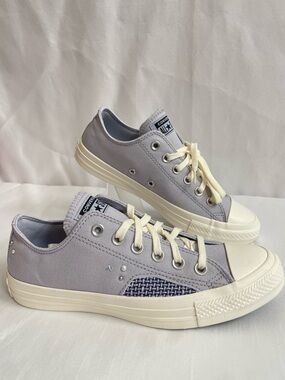 CONVERSE Chuck Taylor All Star Pearls &
Studs WOMEN'S LOW TOP SHOE Size 8